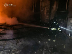Вночі росіяни завдали чергового удару по Києву: пошкоджено п’ятиповерхівку, є постраждалі