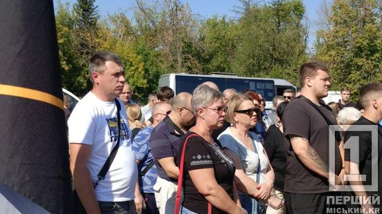 Залишив викладацьку та мистецьку діяльність: у Кривому Розі попрощалися із загиблим воїном Дмитром Бондаренком