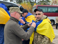270 людей повернулися додому: серед звільнених — захисники Маріуполя й п’ятеро, кого вважали загиблими в Оленівці