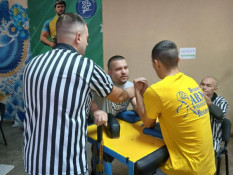 Абсолютний чемпіон України з армрестлінгу готується до світової першості в Індії: у Кривому Розі провели «Козацький степ-26»