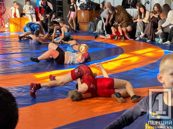 Блискавичні кидки та жага до перемоги: у Кривому Розі відбувся чемпіонат міста з вільної боротьби