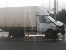 Кросовер і вантажівка не розминулися на Розвилці: поліція з'ясовує обставини