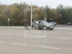 Кросовер і вантажівка не розминулися на Розвилці: поліція з'ясовує обставини