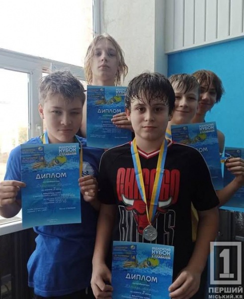 Медальний заплив: юні криворізькі плавці зібрали врожай нагород на районному кубку