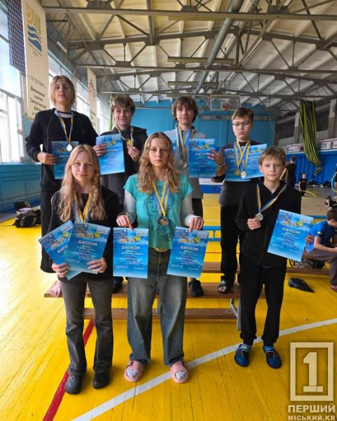 Медальний заплив: юні криворізькі плавці зібрали врожай нагород на районному кубку