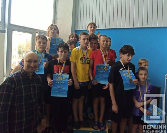 Медальний заплив: юні криворізькі плавці зібрали врожай нагород на районному кубку