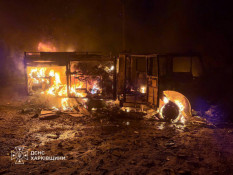 На Харківщині росіяни атакували торговельний центр та підприємство: постраждали четверо людей, серед них - троє рятувальників