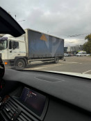 На розв'язці біля 95-го кварталу зіткнулися вантажівка й тролейбус