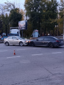 На Ставках у Кривому Розі не розминулися Toyota Camry та Mitsubishi: патрульні встановлюють обставини аварії