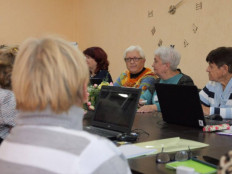 «Не піддаватися паніці та перевіряти інформацію»: в Університеті третього віку  проходять заняття з платіжної безпеки