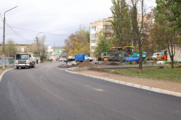 Нові тротуари, парковки та зручні під’їзди: у Саксаганському районі оновлюють вулицю Олексія Резніченка