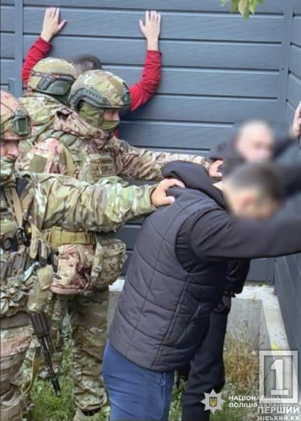 Обрали Кривий Ріг у якості «хабу»: поліція вилучила в ОЗГ майже 73 тисячі пачок цигарок