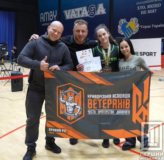 Підкорила штангу вагою 134 кг: 19-річна Аліна Головинська з Кривого Рогу встановила світовий рекорд із жиму лежачи