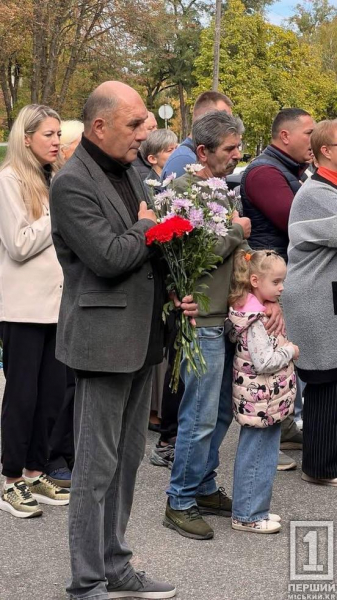 Подвиги не будуть забуті ніколи: у Кривому Розі відкрили меморіальні дошки трьом захисникам
