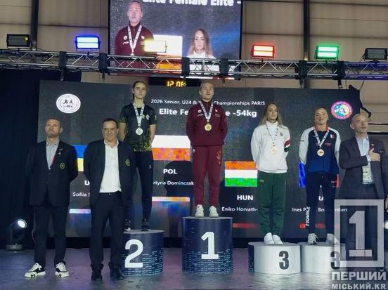 Подвійне срібло в Парижі: вихованки ДЮСШ №11 стали віцечемпіонками Європи з таїландського боксу