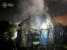 Пожежі у двох районах Києва внаслідок російських обстрілів: інформації про постраждалих немає