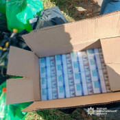Правоохоронці затримали жителя Дніпропетровщини, який перевозив контрафактний алкоголь і тютюн