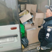 Правоохоронці затримали жителя Дніпропетровщини, який перевозив контрафактний алкоголь і тютюн