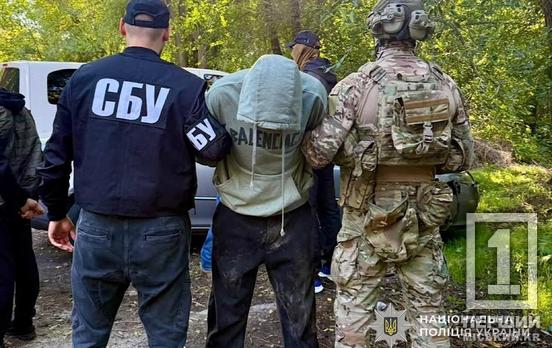 Продав партію зброї та понад 3,5 тисячі набоїв: у Дніпрі затримали киянина