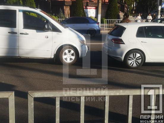 Протаранив авто на світлофорі та намагався втекти: на проспекті Миру затримали п'яного водія на Mercedes