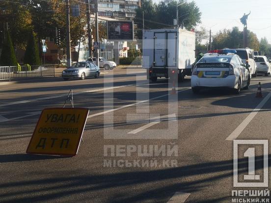 Протаранив авто на світлофорі та намагався втекти: на проспекті Миру затримали п'яного водія на Mercedes