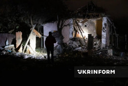 Росія вночі атакувала Київ: 15 постраждалих, серед них двоє дітей, пошкоджено метро та автомобілі швидкої допомоги