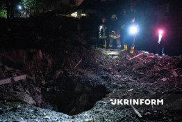 Росія вночі атакувала Київ: 15 постраждалих, серед них двоє дітей, пошкоджено метро та автомобілі швидкої допомоги