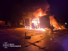 Росіяни атакували цивільне підприємство на Рівненщині: загинув чоловік, виникла пожежа