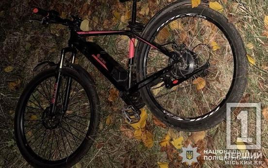 Штовхнув з транспорту та втік: у Кривому Розі затримали 23-річного грабіжника, який відібрав електровелосипед у літнього містянина