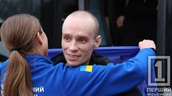 Троє криворізьких воїнів повернулися з російського полону під час масштабного обміну