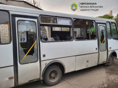 У Херсоні російський безпілотник атакував пасажирський автобус: шестеро людей отримали поранення