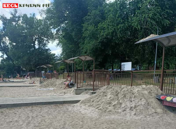 Пісок завезли літом на пляж Мершавцева у Кривому Розі
