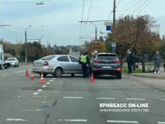 У Кривому Розі неподалік зупинки «Шахта Артем-1» зіткнулись два автомобілі
