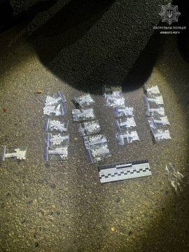 У Кривому Розі в чоловіка знайшли 21 пакет із наркотиками