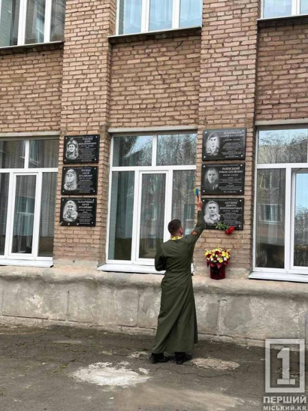 У Кривому Розі відкрили меморіальну дошку на честь загиблого нацгвардійця Євгенія Лєпова