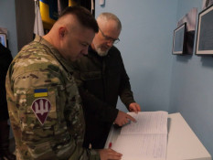 У Кривому Розі відзначили річницю створення 77-ї аеромобільної бригади ДШВ та нагородили військових