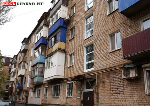 Нові вікна встановлено у під’їздах будинку по вул. Українській в Кривому Розі