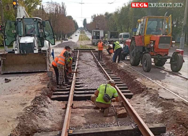 Заміна рейок на перехресті вул. Бизова та Святогеоргієвській в Кривому Розі