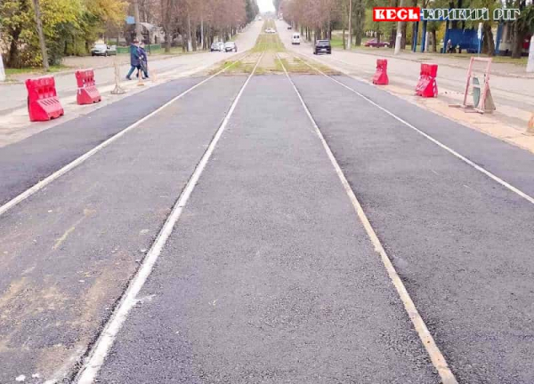 Новий асфальт  на перехресті вул. Бизова та Святогеоргієвській в Кривому Розі