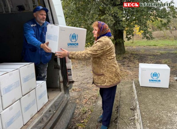 Видача наборів для утеплення в Криворізькому районі волонтерами Проліски