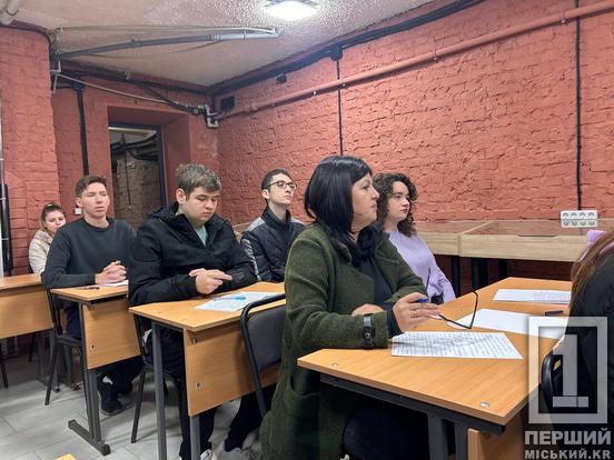 В укритті та двома голосами: у криворізькому ДУЕТі написали Радіодиктант національної єдності