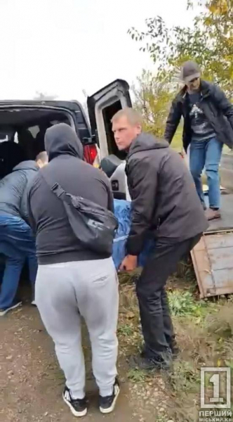 Віз труну на похорон і кинувся навтьоки в лісосмугу: на Херсонщині поліція зупинила водія катафалка, якого розшукує криворізький ТЦК