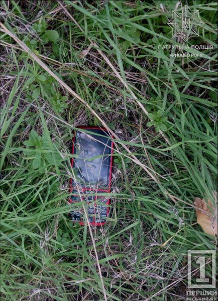 Зіп-пакет і 69 трубочок: у криворізькій лісосмузі поліція знайшла сховок з імовірними наркотиками
