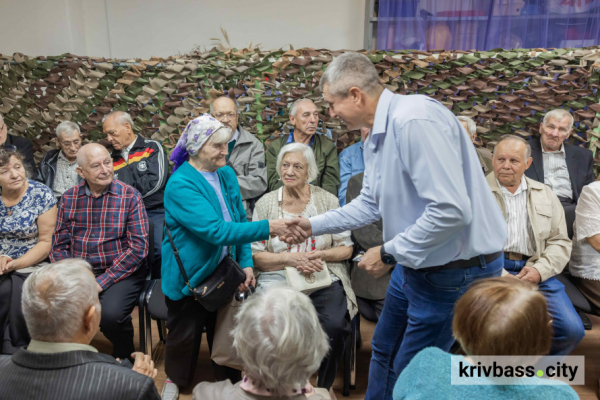 Золотий фонд Північного ГЗК: на комбінаті привітали найстарших пенсіонерів-ювілярів